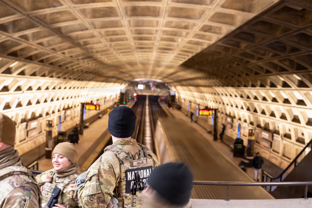 D.C. National Guard commander engages Soldiers, Airmen on D.C. Safe and Beautiful mission