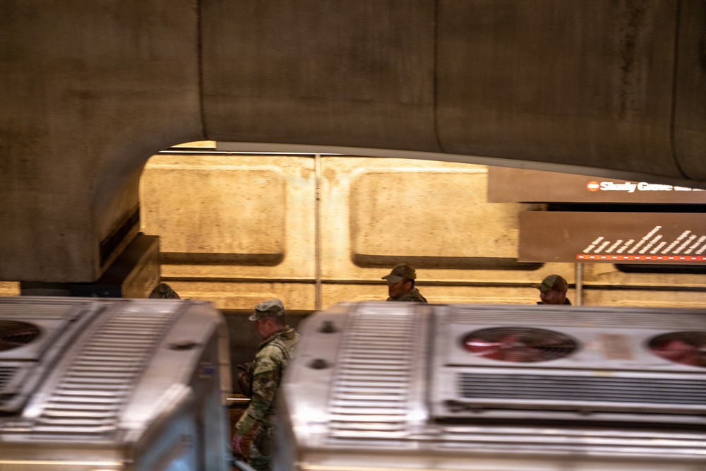 D.C. National Guard commander engages Soldiers, Airmen on D.C. Safe and Beautiful mission