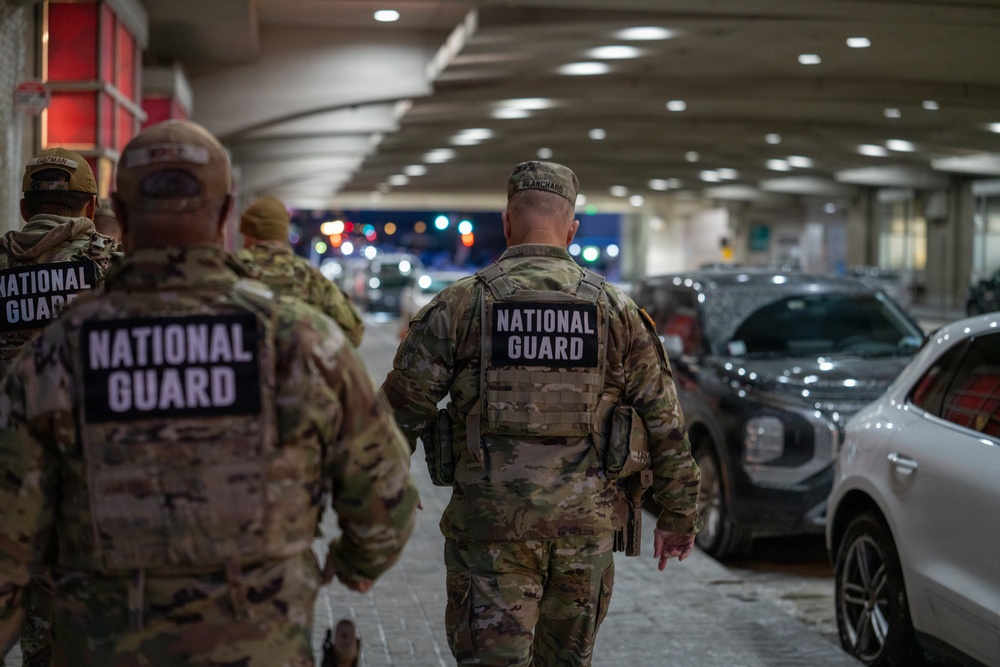 D.C. National Guard commander engages Soldiers, Airmen on D.C. Safe and Beautiful mission