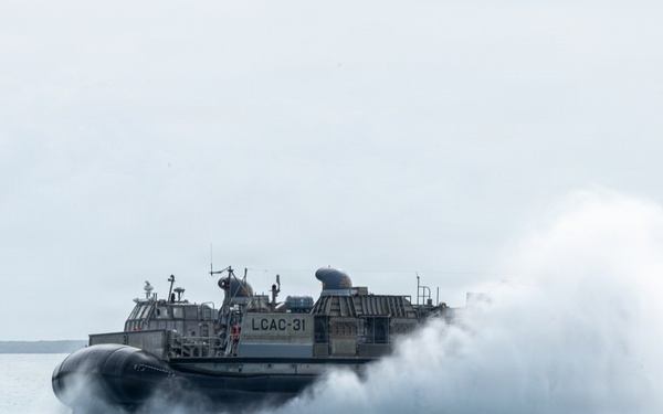 31st MEU | Conducts routine onload operations