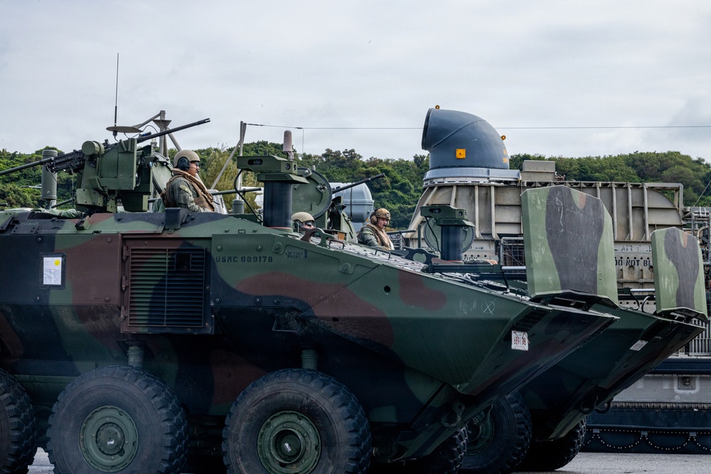 31st MEU | Conducts routine onload operations