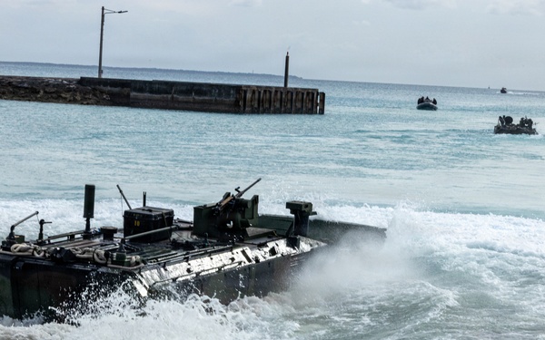 31st MEU | Conducts routine onload operations