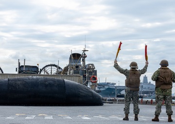 31st MEU | Conducts routine onload operations