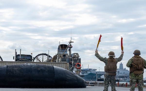 31st MEU | Conducts routine onload operations