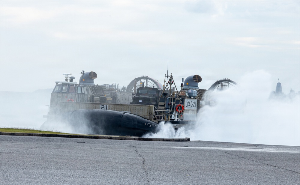 31st MEU | Conducts routine onload operations