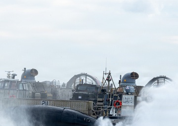 31st MEU | Conducts routine onload operations