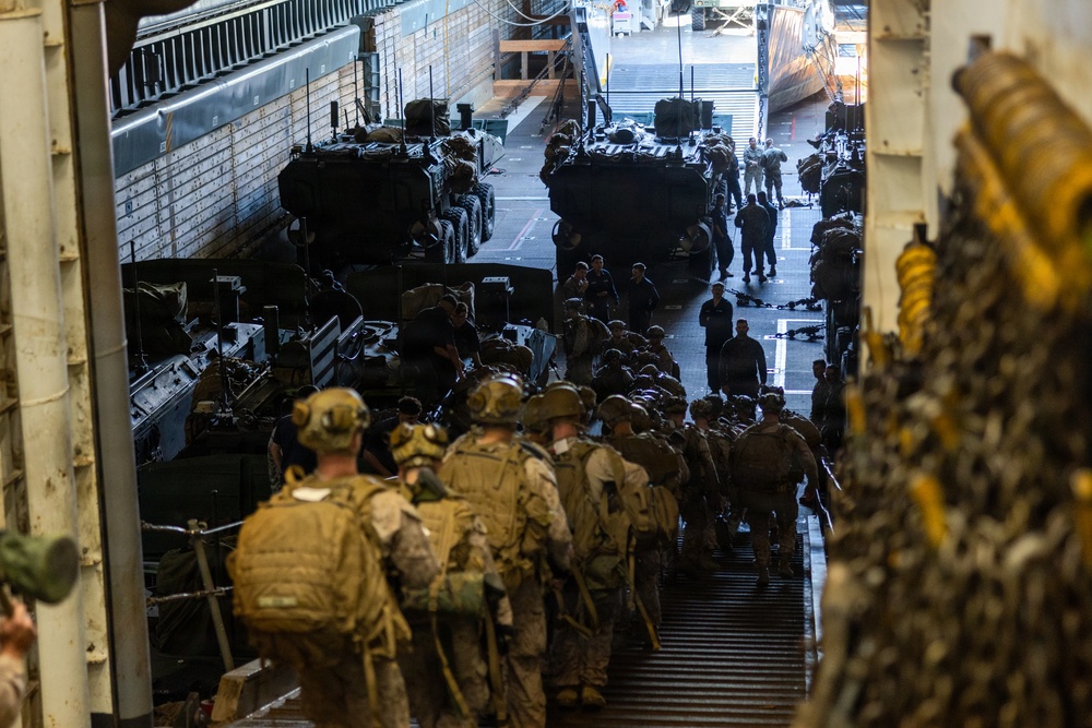 11th MEU Marines, Sailors Conduct a Serial Rehearsal Aboard USS Comstock