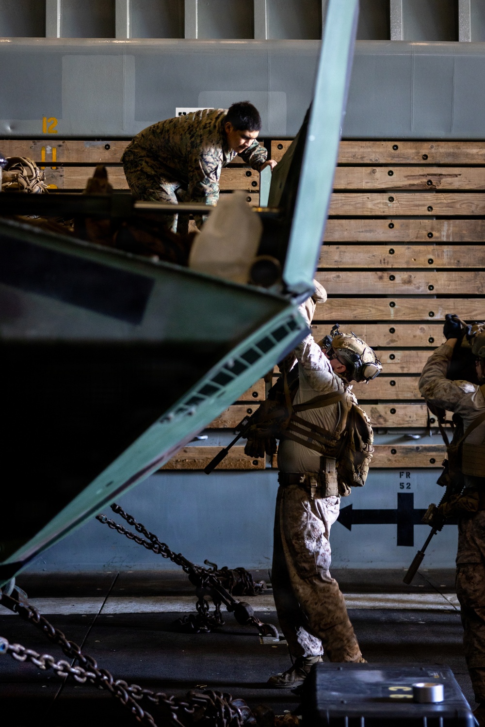11th MEU Marines, Sailors Conduct a Serial Rehearsal Aboard USS Comstock