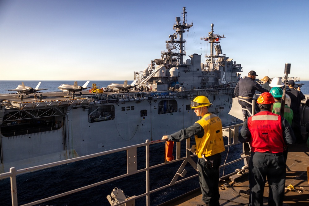 11th MEU Marines, Sailors Conduct a Mock Ship to Ship Refuel Aboard USS Comstock
