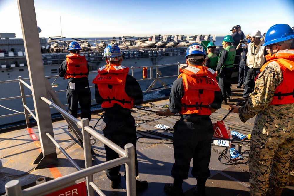 11th MEU Marines, Sailors Conduct a Mock Ship to Ship Refuel Aboard USS Comstock