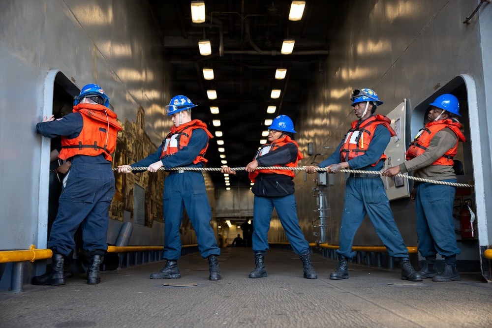 11th MEU Marines, Sailors Conduct a Mock Ship to Ship Refuel Aboard USS Comstock