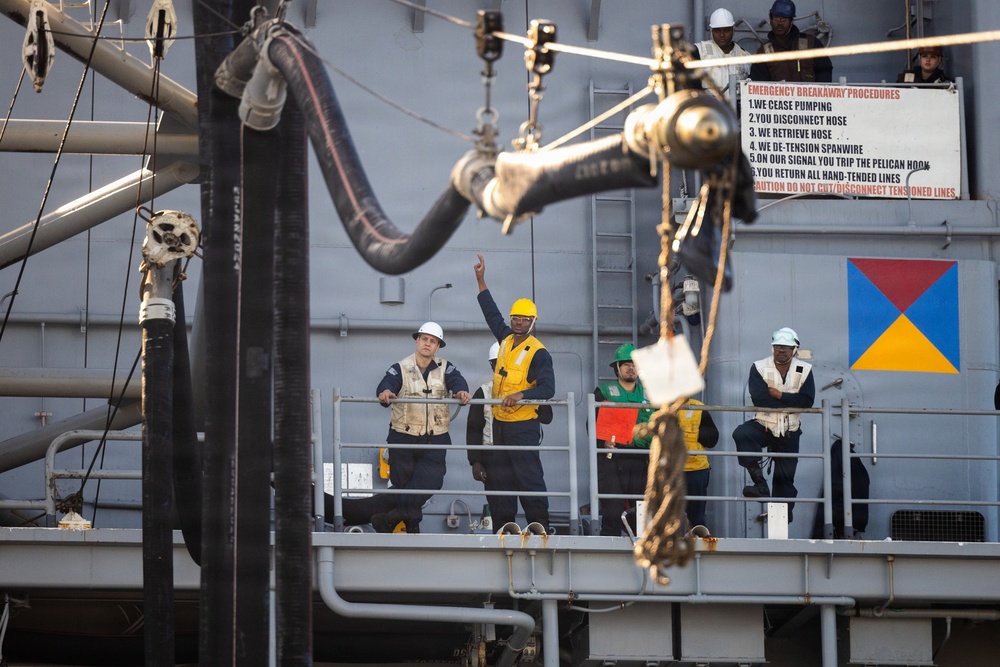 11th MEU Marines, Sailors Conduct a Mock Ship to Ship Refuel Aboard USS Comstock
