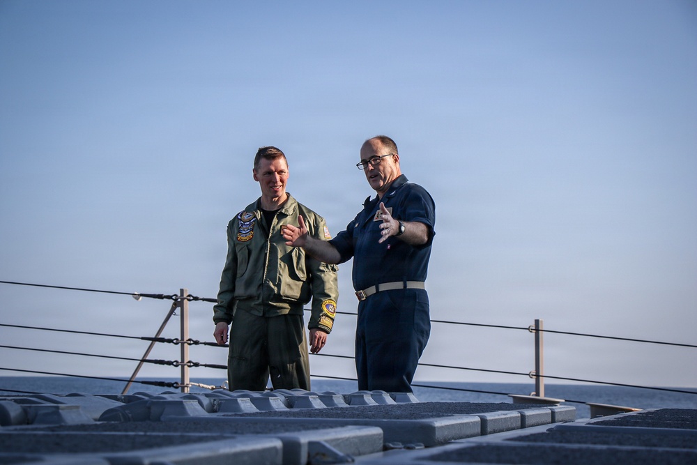 Frank E. Petersen Jr. hosts Abraham Lincoln executive officer