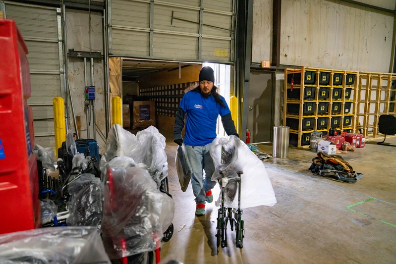 FEMA and Friends of Disabled Adults and Children Distribute Supplies in Mississippi