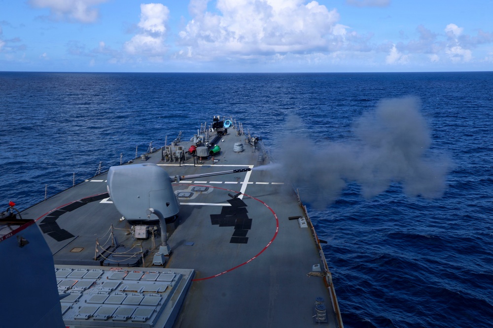 USS Mahan (DDG 72) Live-Fire Exercise