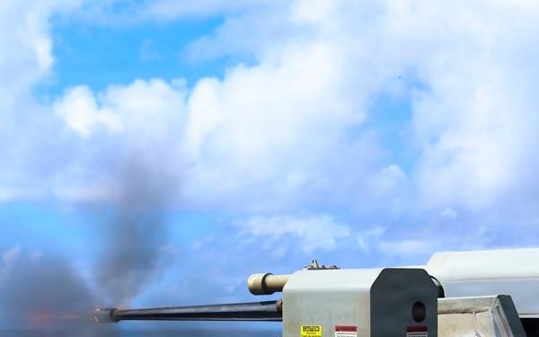 USS Mahan (DDG 72) Live-Fire Exercise