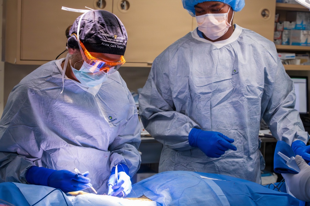 Surgery Aboard USS Fort Lauderdale (LPD 28)