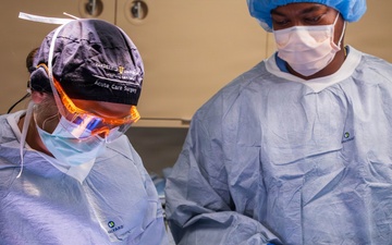 Surgery Aboard USS Fort Lauderdale (LPD 28)