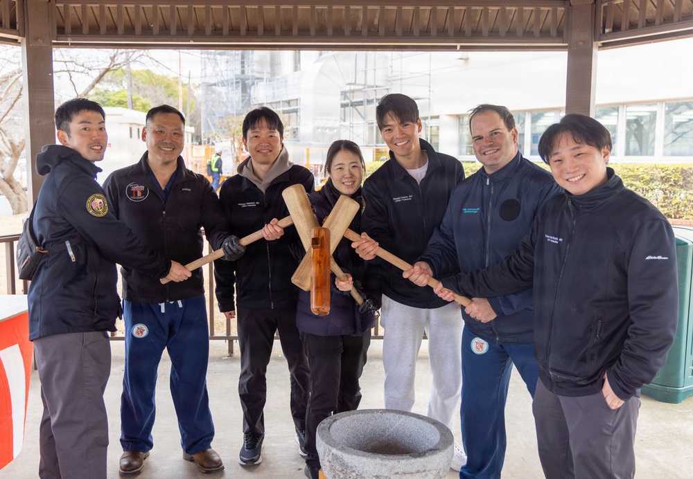 USNMRTC Yokosuka Mochi Pounding Event