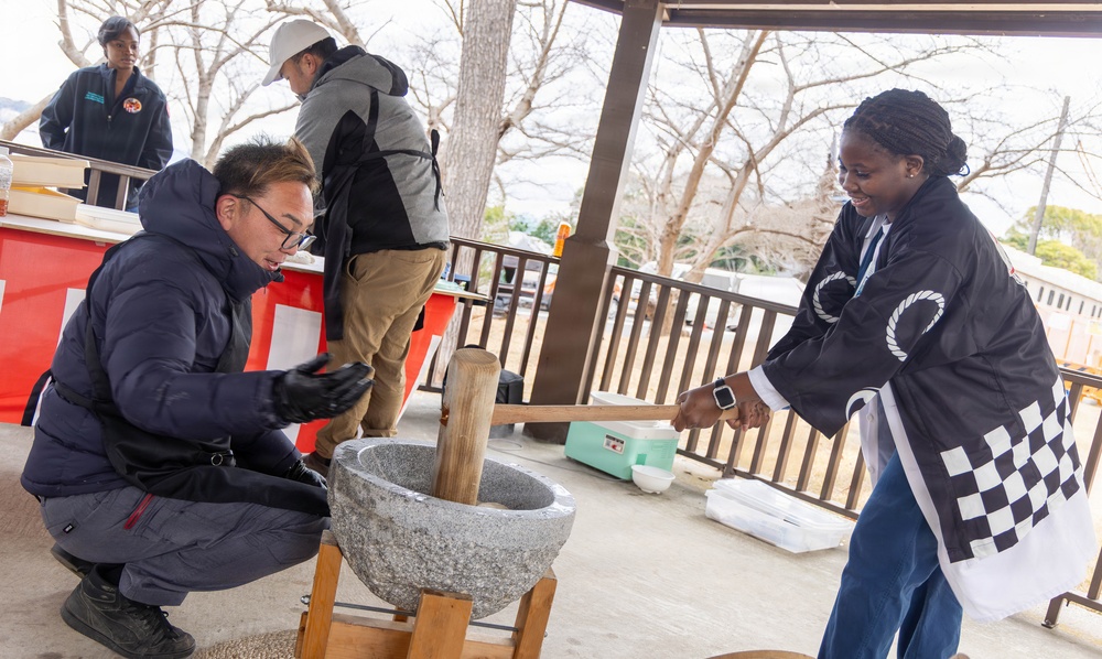 USNMRTC Yokosuka Mochi Pounding Event