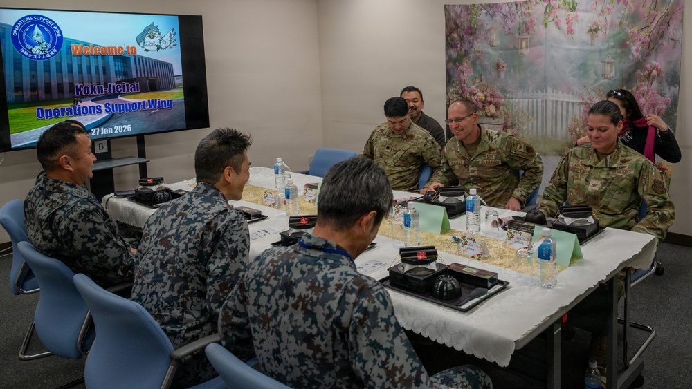 374 AW DCOM visits JASDF OSW