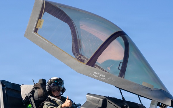 11th MEU Marines, Sailors Conduct Flight Deck Operations Aboard USS Boxer