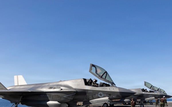 11th MEU Marines, Sailors Conduct Flight Deck Operations Aboard USS Boxer