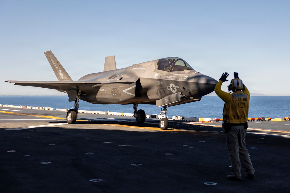 11th MEU Marines, Sailors Conduct Flight Deck Operations Aboard USS Boxer