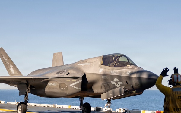 11th MEU Marines, Sailors Conduct Flight Deck Operations Aboard USS Boxer