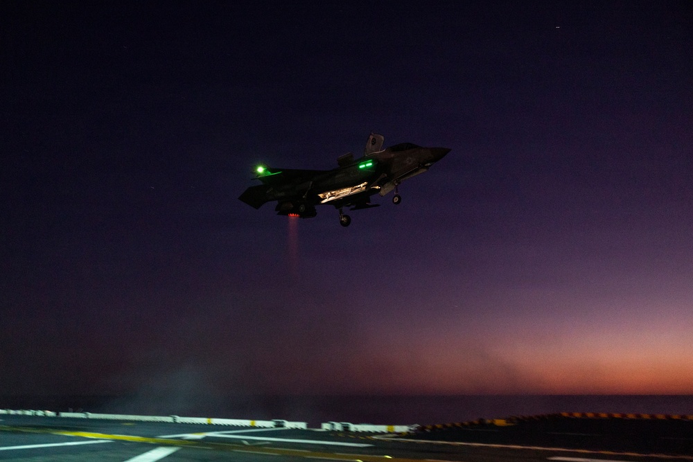 11th MEU Marines, Sailors Conduct Flight Deck Operations Aboard USS Boxer