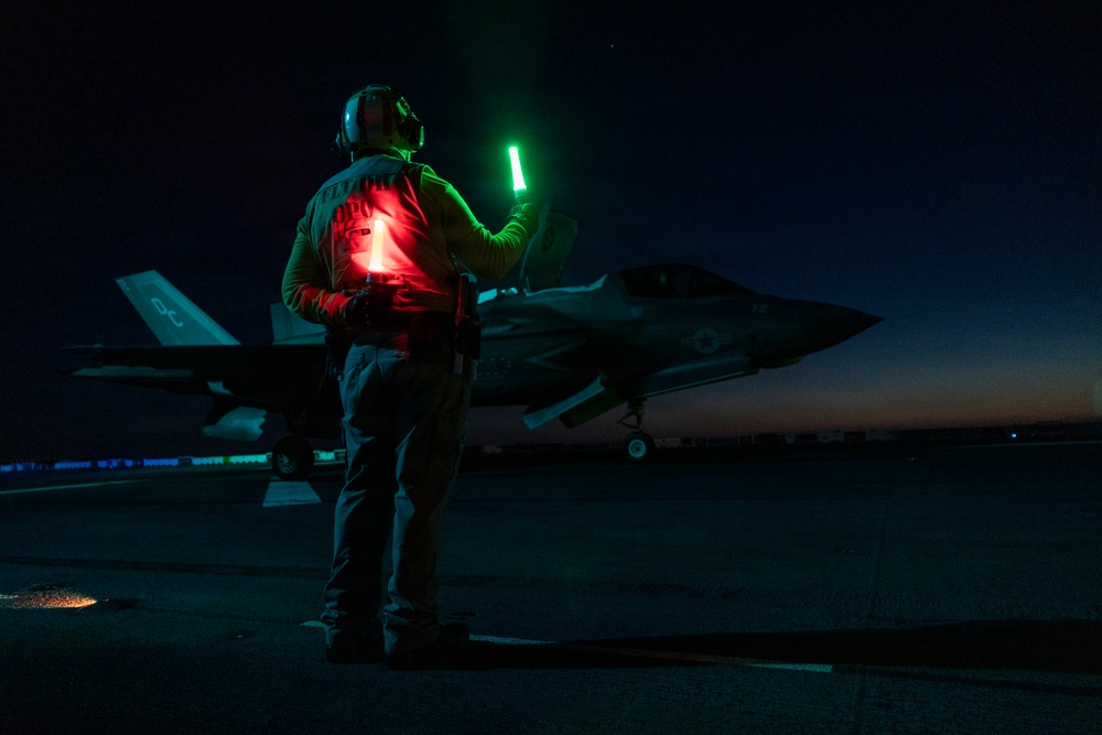 11th MEU Marines, Sailors Conduct Flight Deck Operations Aboard USS Boxer