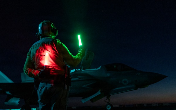 11th MEU Marines, Sailors Conduct Flight Deck Operations Aboard USS Boxer