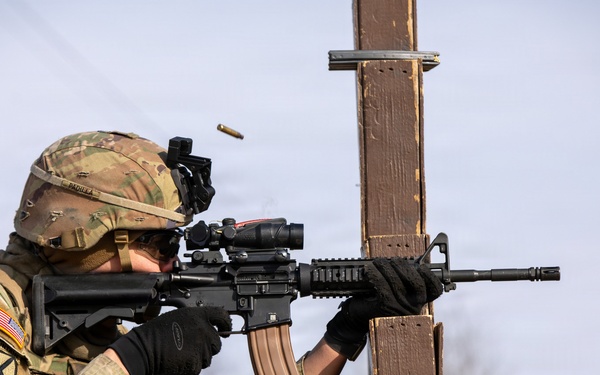 6-37 FA conducts weapon qualification