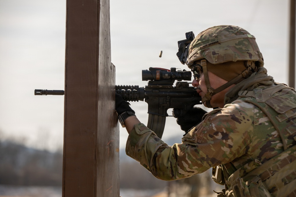 6-37 FA conducts weapon qualification