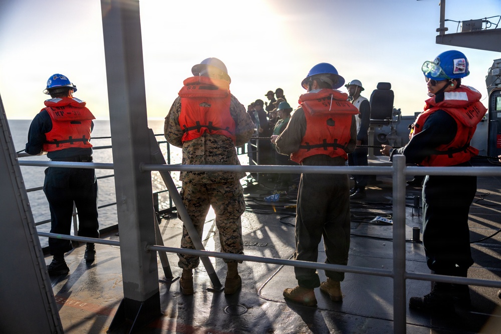 11th MEU Marines, Sailors Conduct Replenishment at Sea Aboard USS Comstock