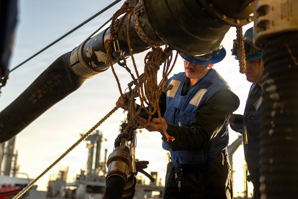 11th MEU Marines, Sailors Conduct Replenishment at Sea Aboard USS Comstock