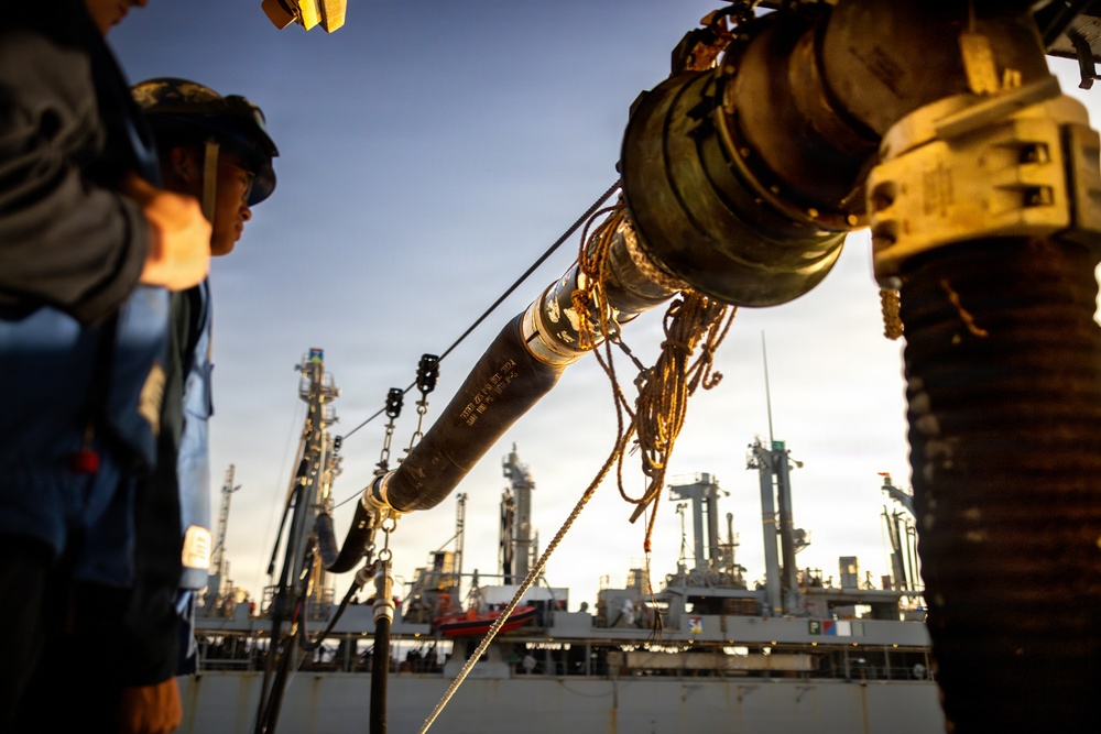 11th MEU Marines, Sailors Conduct Replenishment at Sea Aboard USS Comstock