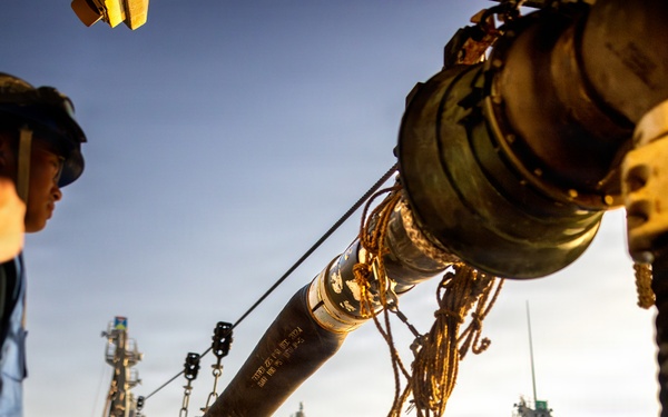 11th MEU Marines, Sailors Conduct Replenishment at Sea Aboard USS Comstock