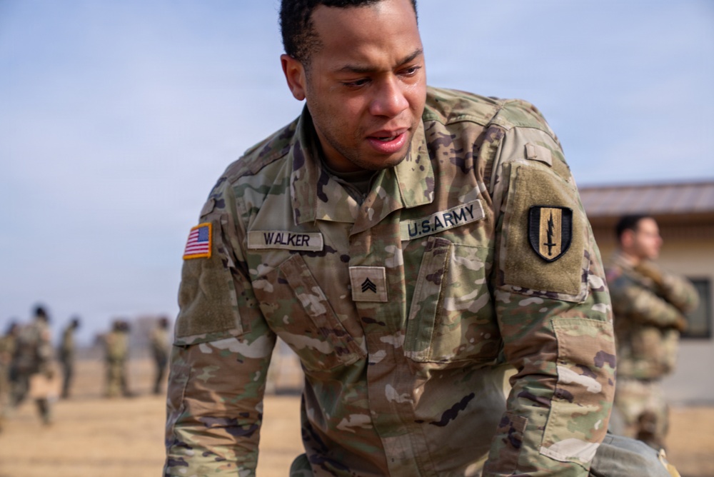 HHC 304th ESBE Conducts CBRN and Confidence Chamber Training