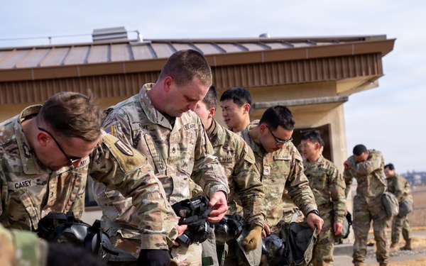 HHC 304th ESBE Conducts CBRN and Confidence Chamber Training