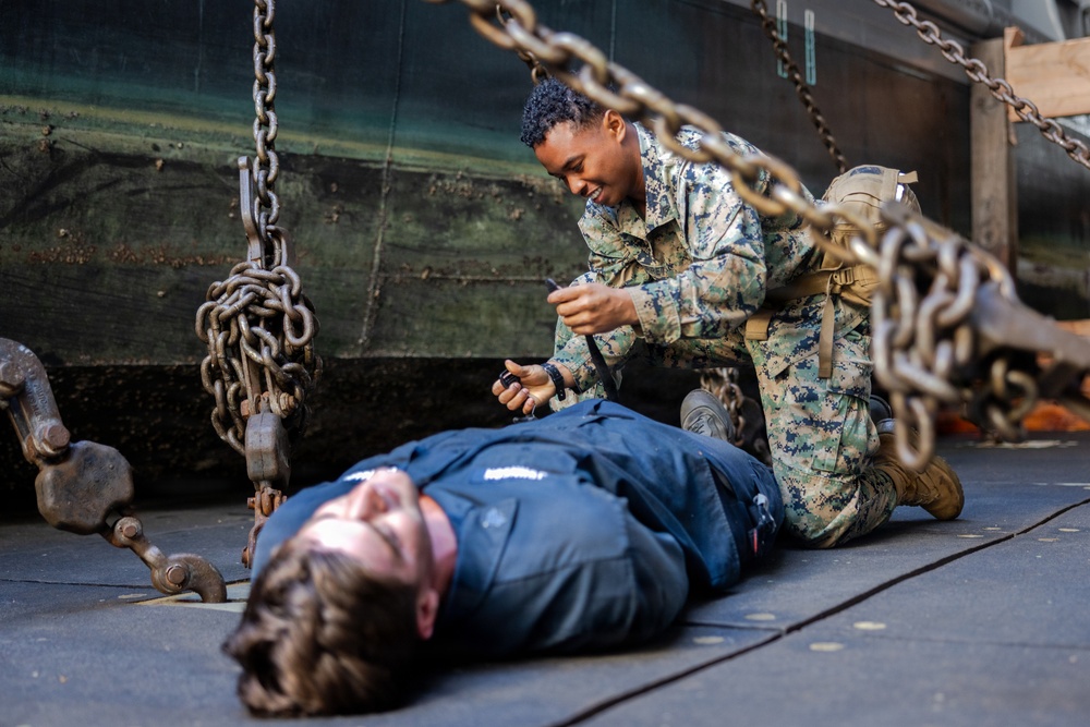 11th MEU Marines Conduct Combat Life Saver Qualification Aboard USS Comstock