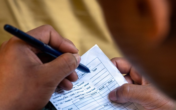 11th MEU Marines Conduct Combat Life Saver Qualification Aboard USS Comstock