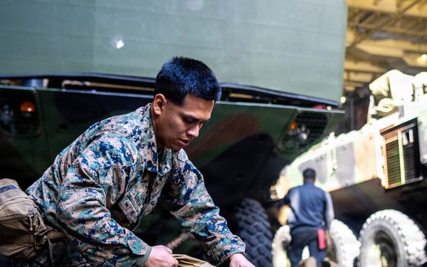 11th MEU Marines Conduct Combat Life Saver Qualification Aboard USS Comstock
