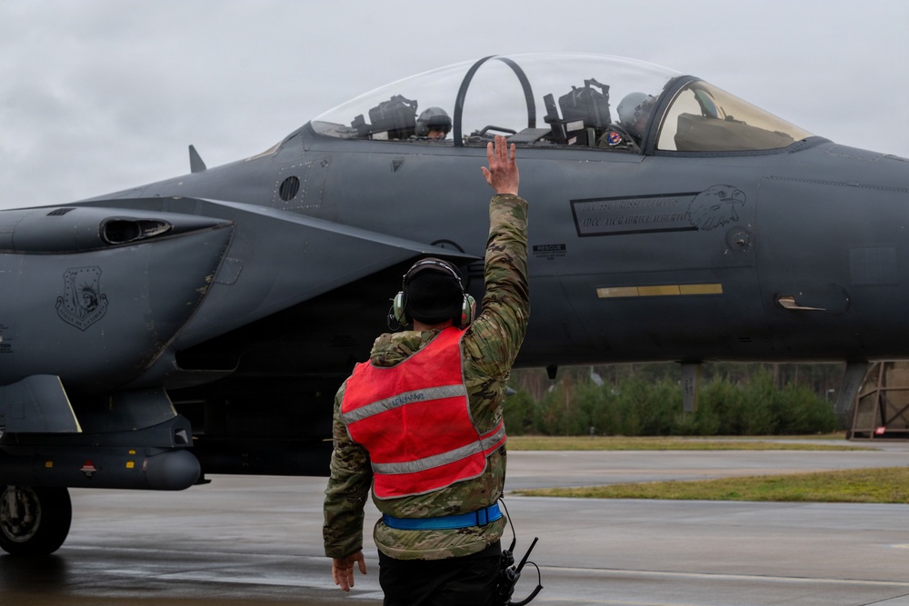 48th FW conducts hot-pit refueling for Point Blank 26