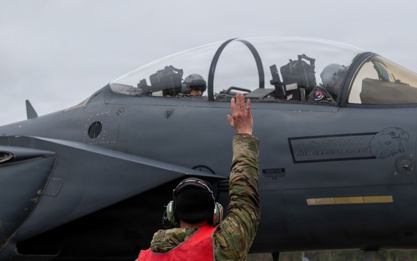 48th FW conducts hot-pit refueling for Point Blank 26