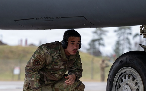 48th FW conducts hot-pit refueling for Point Blank 26