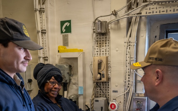 Commander, Military Sealift Command visits USNS Medgar Evers (T-AKE 13)