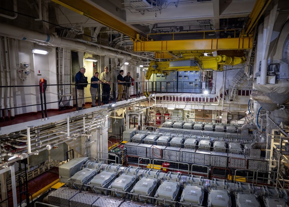 Commander, Military Sealift Command visits USNS Medgar Evers (T-AKE 13)