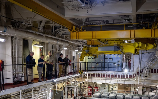 Commander, Military Sealift Command visits USNS Medgar Evers (T-AKE 13)