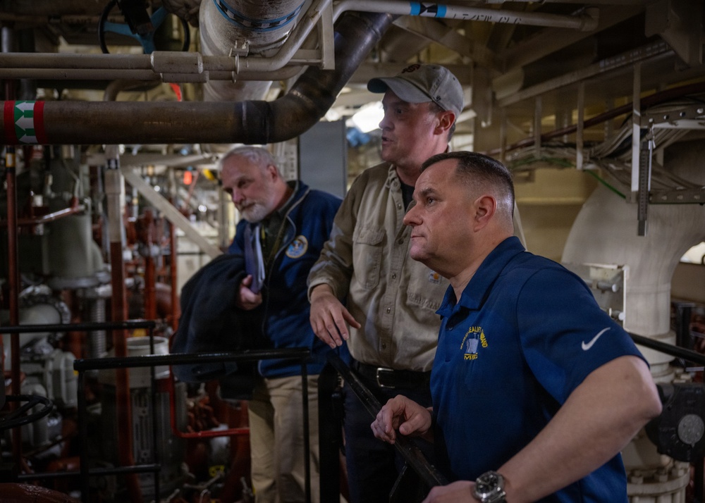 Commander, Military Sealift Command visits USNS Medgar Evers (T-AKE 13)